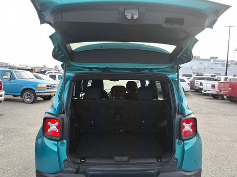 Certified 2022 Jeep Renegade Altitude w/ Convenience Group AWD/4WD image 11