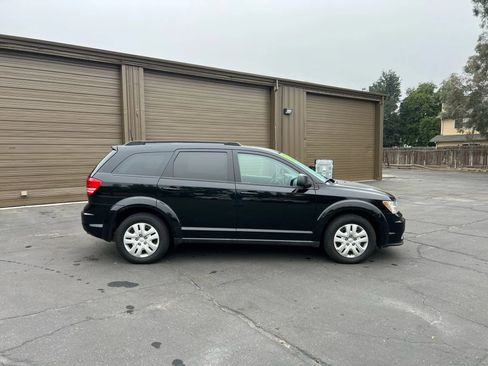 Used 2019 Dodge Journey SE image 9