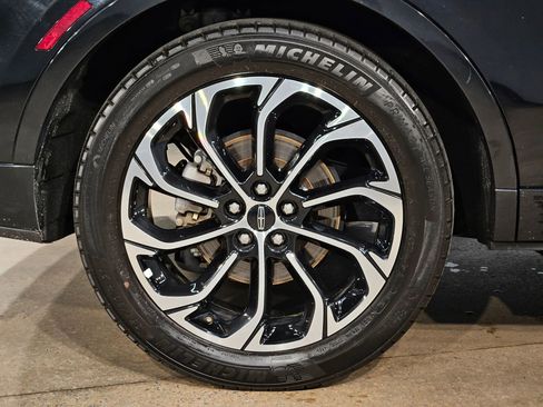 Used 2024 Lincoln Nautilus Reserve image 17