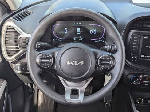 Used 2025 Kia Soul LX w/ LX Technology Package FWD image 18