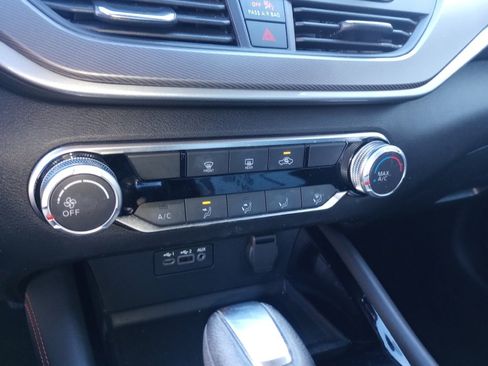 Used 2024 Nissan Altima 2.5 SR image 18