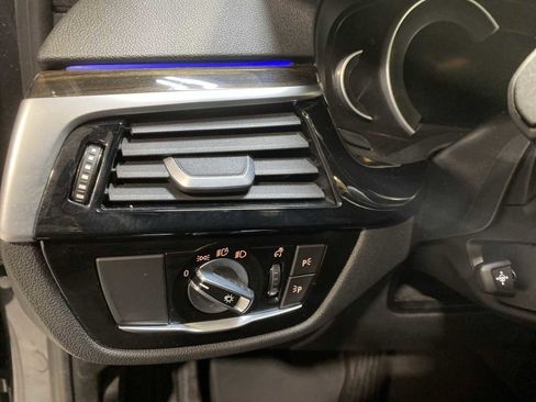 Used 2019 BMW 530e xDrive w/ Convenience Package image 24