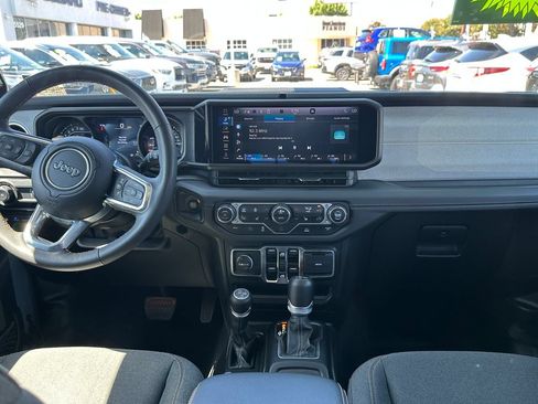 Used 2024 Jeep Wrangler Unlimited Sahara AWD/4WD image 19