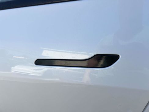 Used 2022 Tesla Model Y Performance AWD/4WD image 11