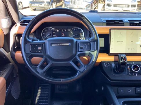 Used 2023 Land Rover Defender 130 X-Dynamic SE image 6