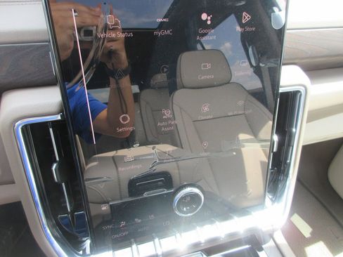 New 2026 GMC Yukon Denali w/ Denali Reserve Package AWD/4WD image 19