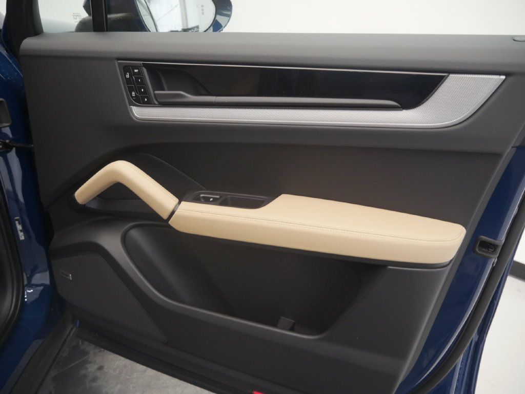 Certified 2026 Porsche Cayenne AWD/4WD image 27