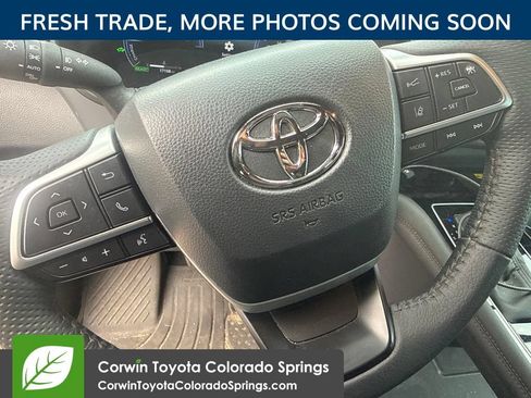Used 2025 Toyota Sienna Platinum AWD/4WD image 13