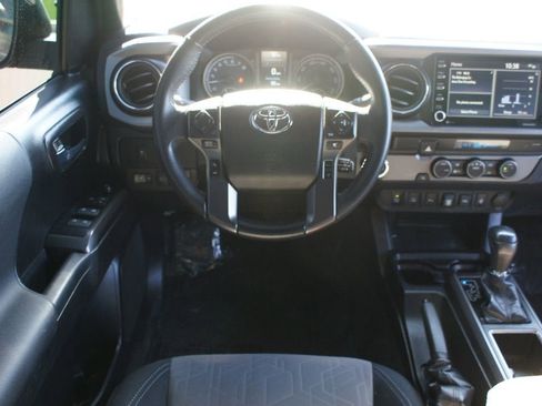 Used 2021 Toyota Tacoma TRD Sport w/ Technology Package image 5