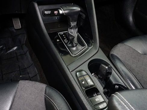 Used 2020 Kia Niro EX image 22