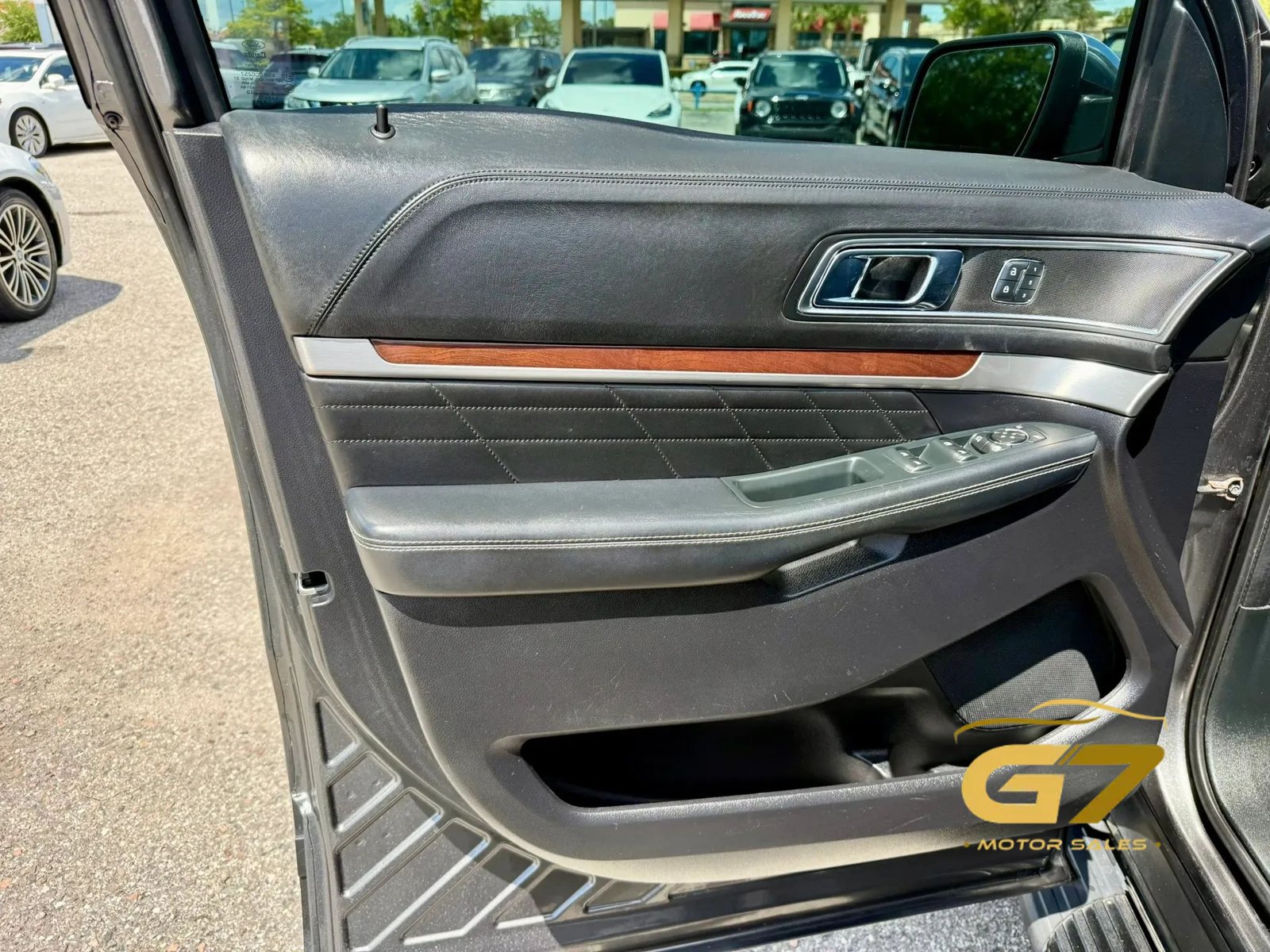 Used 2018 Ford Explorer Platinum AWD/4WD image 6