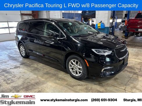 Used 2024 Chrysler Pacifica Touring-L FWD image 1