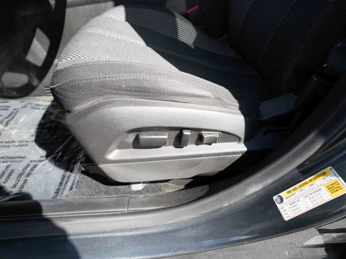 Used 2017 Chevrolet Equinox LT w/ Convenience Package image 12