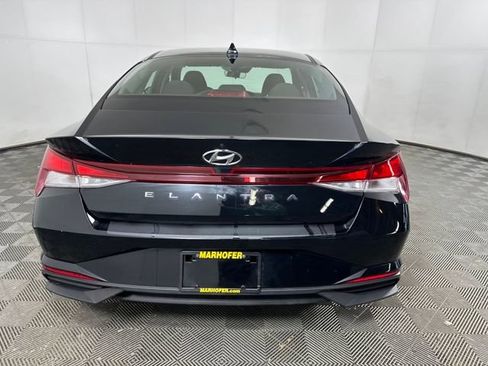 Used 2023 Hyundai Elantra SE image 4