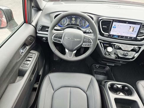 New 2026 Chrysler Pacifica Select image 11