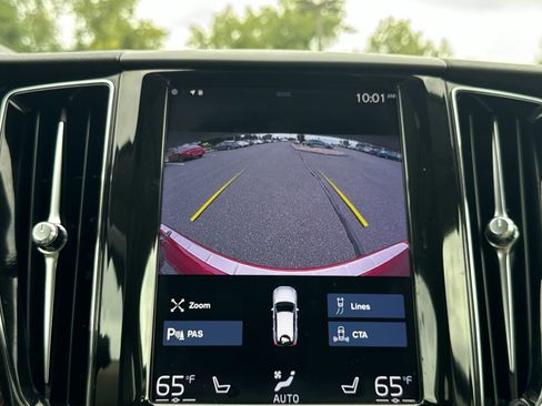 Used 2021 Volvo XC60 T6 Momentum w/ Premium Package image 18