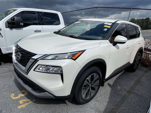 Used 2023 Nissan Rogue SV FWD image 6
