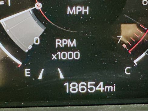 Used 2025 GMC Acadia Elevation image 18