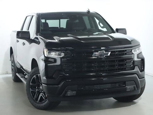 Used 2023 Chevrolet Silverado 1500 RST w/ Convenience Package II AWD/4WD image 2