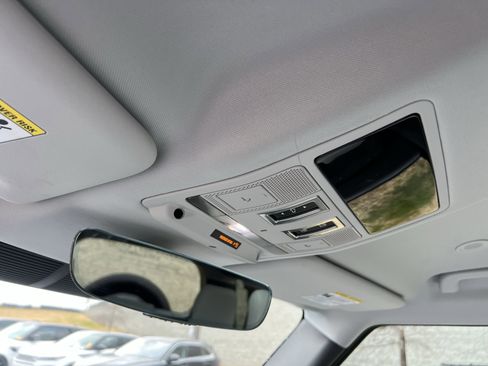 Used 2025 Land Rover Defender 110 S image 24