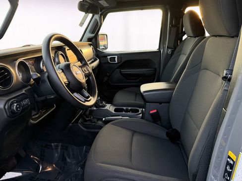 Used 2022 Jeep Gladiator Sport w/ Trailer Tow Package image 9