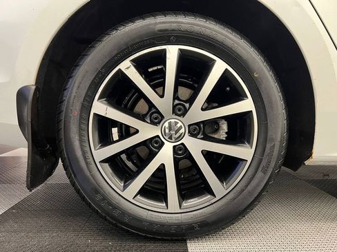 Used 2017 Volkswagen Jetta SE image 29