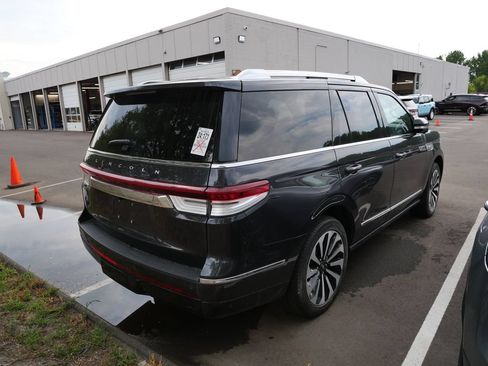 Used 2024 Lincoln Navigator Reserve AWD/4WD image 5