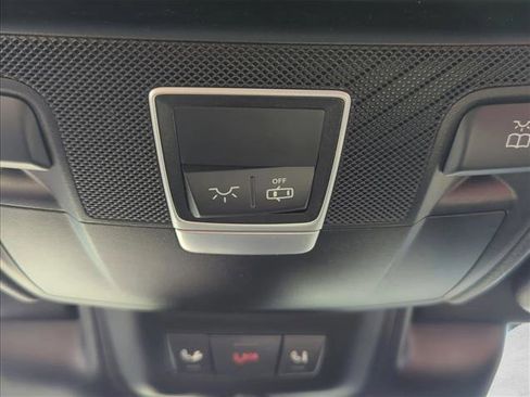 Used 2018 Mercedes-Benz SL 550 image 21