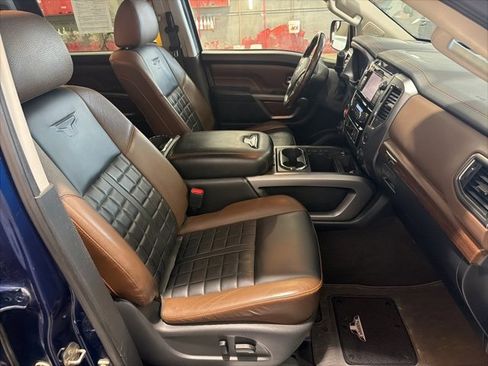 Certified 2019 Nissan Titan Platinum Reserve w/ Platinum Utility Package image 14