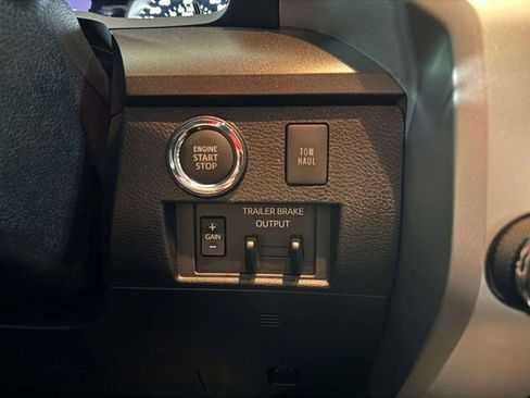 Used 2020 Toyota Tundra 4x4 CrewMax image 19