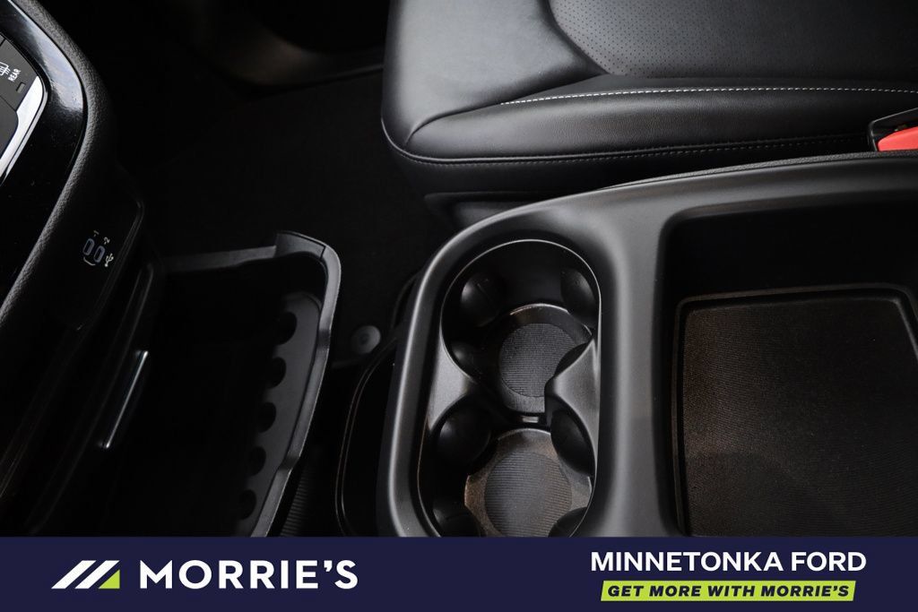 Used 2026 Chrysler Pacifica Select FWD image 34