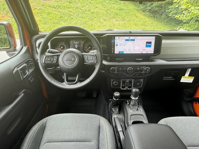 Used 2025 Jeep Gladiator Sport AWD/4WD image 11