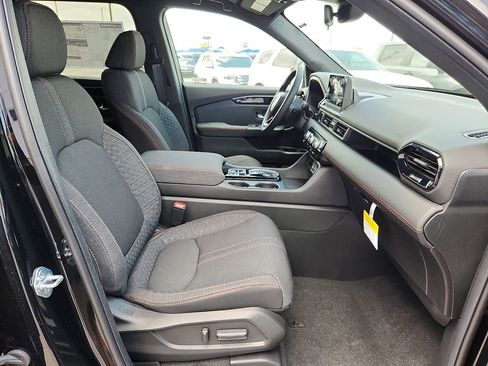 Used 2025 Honda Pilot Sport image 8