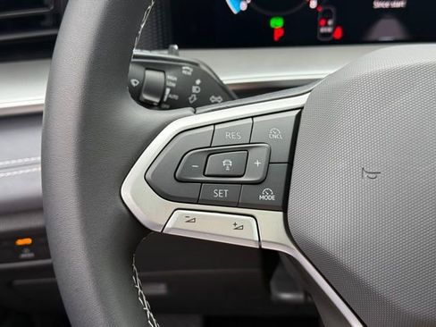 New 2026 Volkswagen Tiguan SE FWD image 25