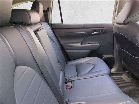 Certified 2020 Toyota Highlander XLE AWD/4WD image 20