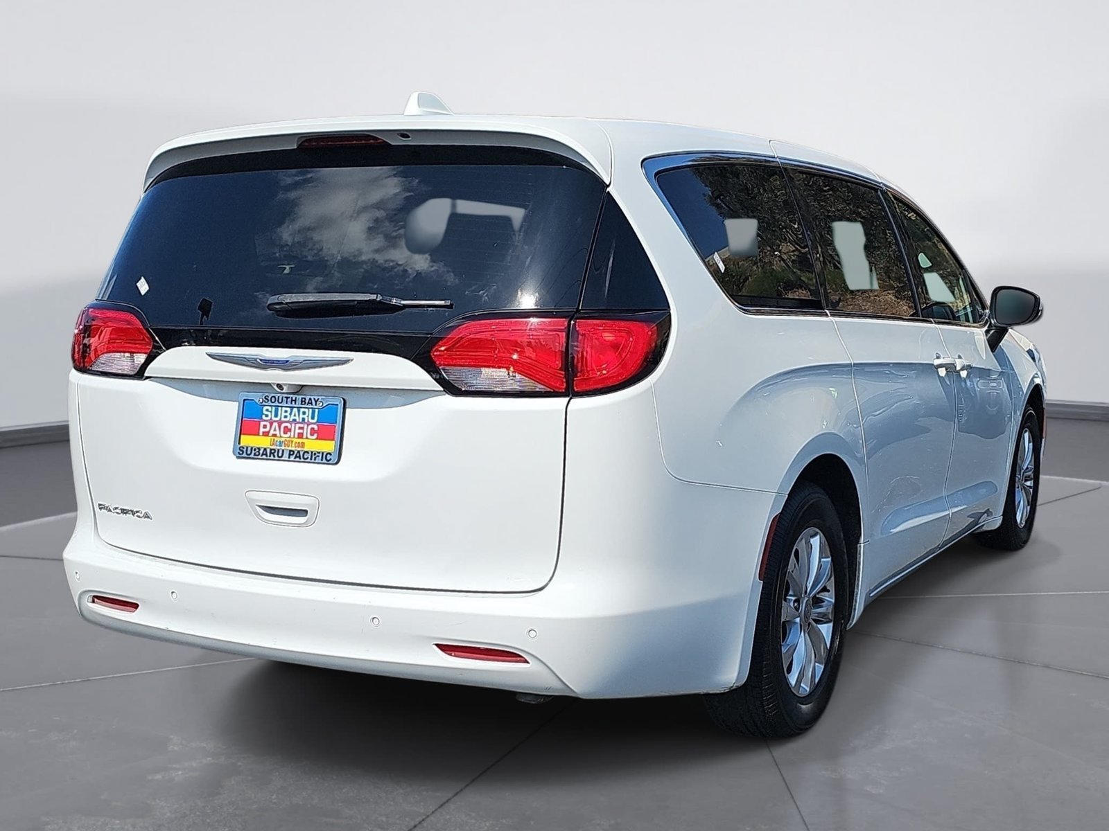 Used 2019 Chrysler Pacifica LX w/ Tire & Wheel Group FWD image 3