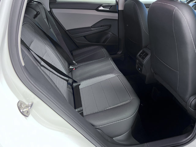 Certified 2023 Volkswagen Taos SE FWD image 12