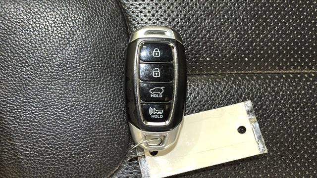 Used 2020 Hyundai Santa Fe Limited AWD/4WD image 21