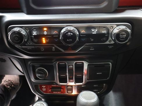 Used 2020 Jeep Gladiator Rubicon w/ Cold Weather Group image 32