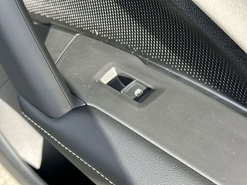 New 2026 Volkswagen Tiguan SE image 33