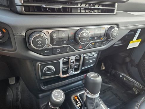 New 2026 Jeep Gladiator Sport image 25