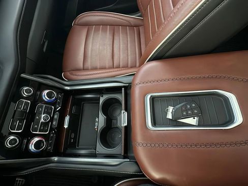 Used 2023 GMC Yukon Denali Ultimate image 21