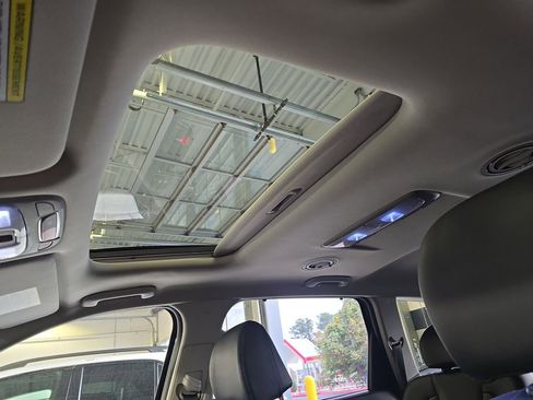 Used 2024 Kia Telluride EX w/ EX Captain's Chair Package image 31