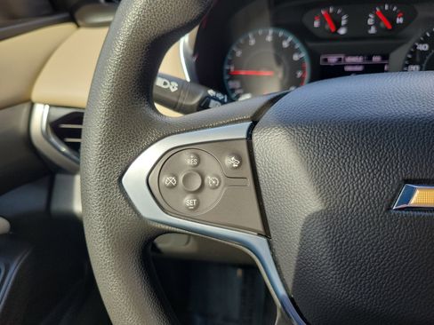 Used 2023 Chevrolet Traverse LS FWD image 18
