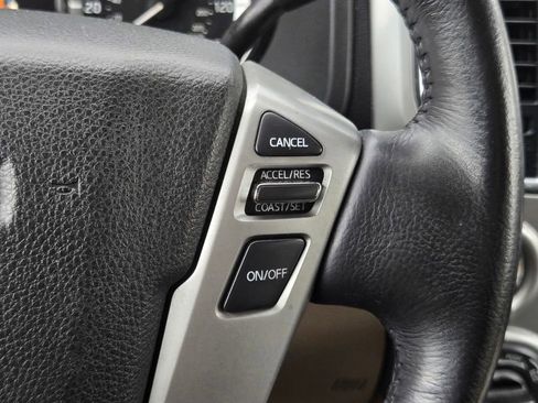Used 2019 Nissan Titan SV w/ SV Convenience Package image 23