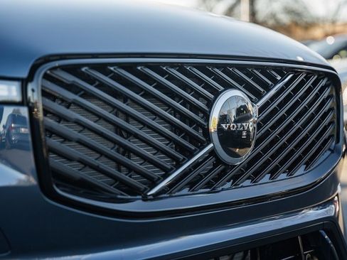 New 2026 Volvo XC60 B5 Core w/ Climate Package image 12