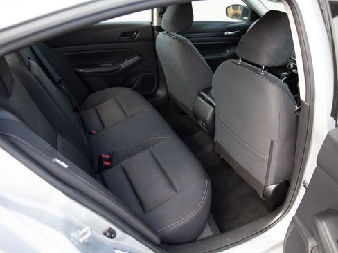 Used 2024 Nissan Altima 2.5 SV image 21