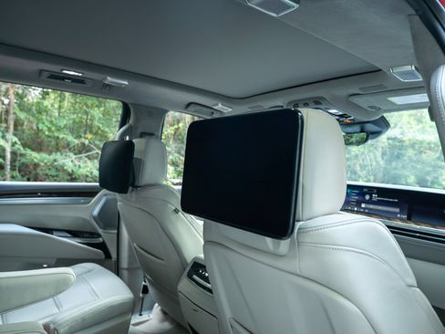 Used 2025 Cadillac Escalade Premium Luxury Platinum AWD/4WD image 21