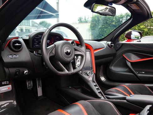 Used 2020 McLaren 720S Performance RWD image 25