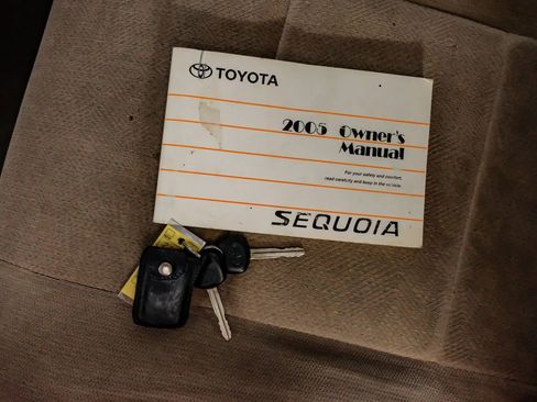 Used 2004 Toyota Sequoia SR5 image 64